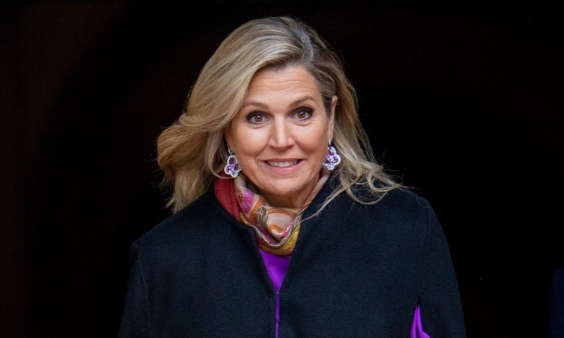 Máxima quickly changes before leaving for Davos