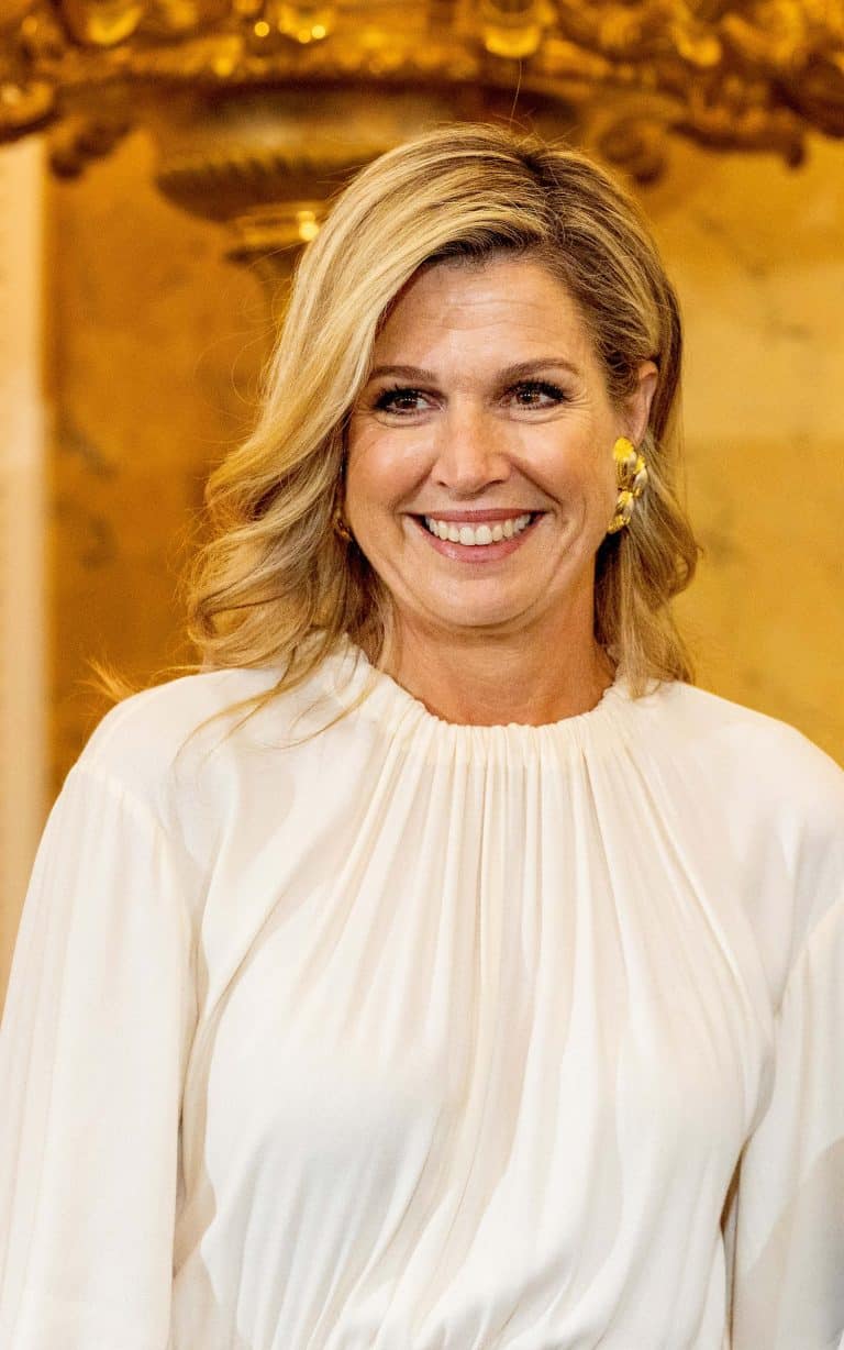 Máxima verrast opnieuw met nieuwe outfit Modekoningin Máxima