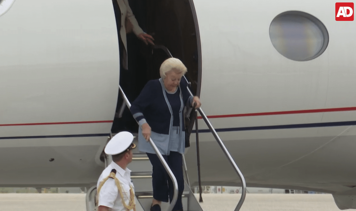 Relaxing Beatrix visits her lover in the Caribbean – day 1 Sint Maarten – Fashion Queen Máxima